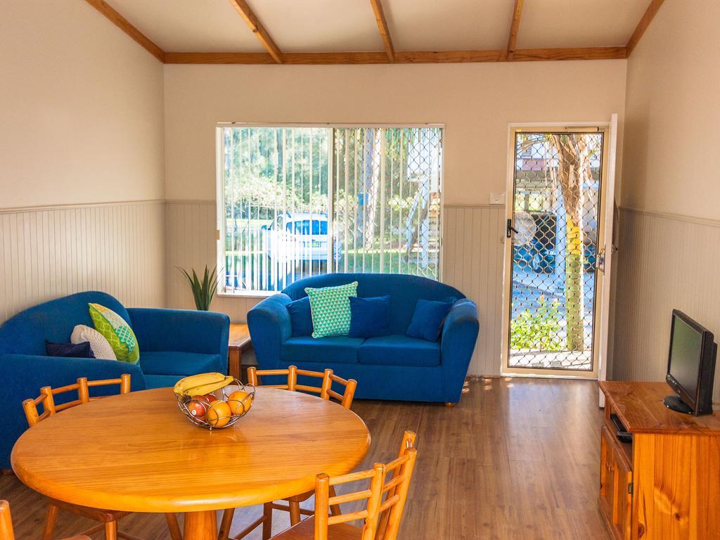Caseys Beach Holiday Park Sunshine Bay Room photo