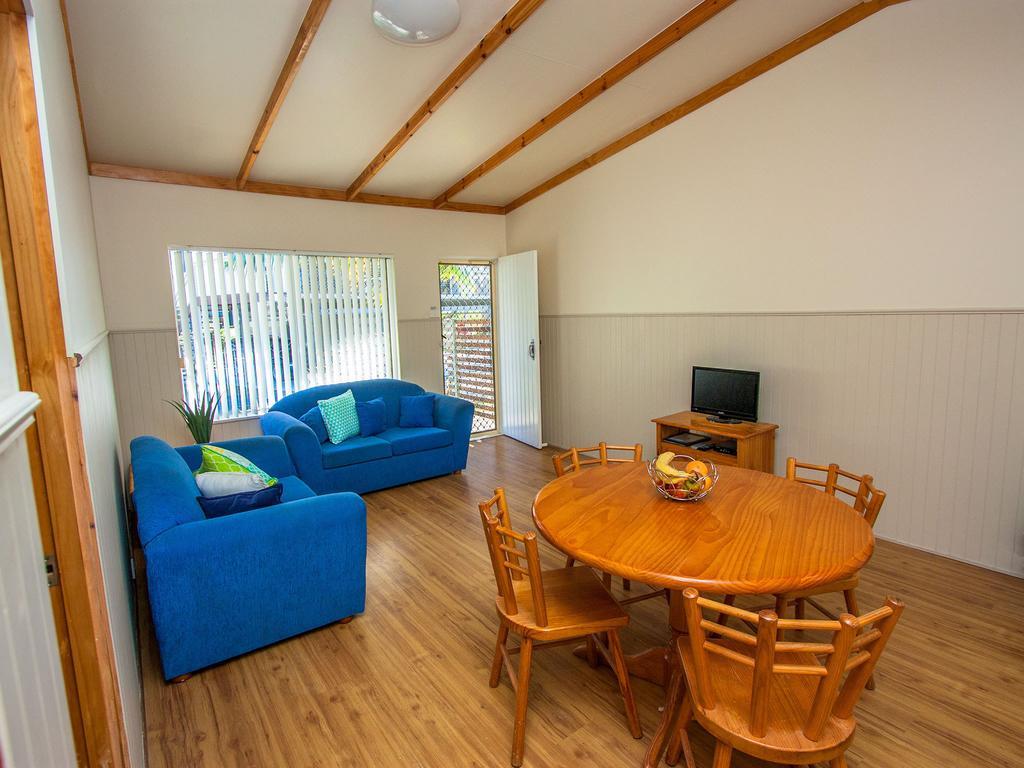 Caseys Beach Holiday Park Sunshine Bay Room photo