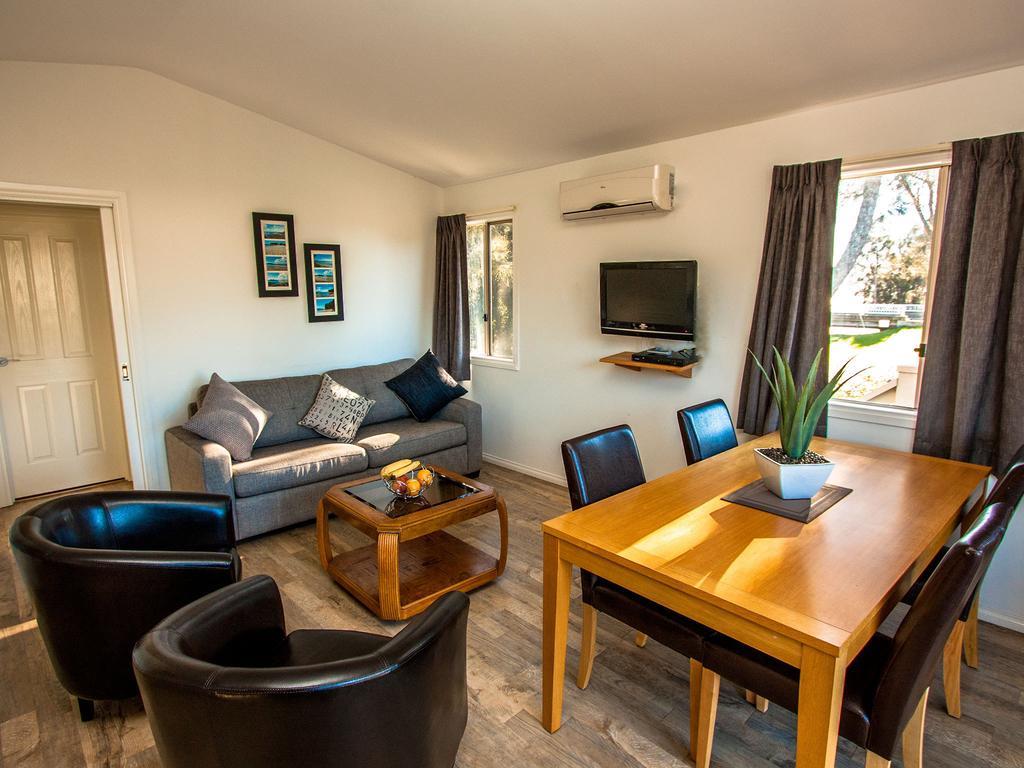 Caseys Beach Holiday Park Sunshine Bay Room photo